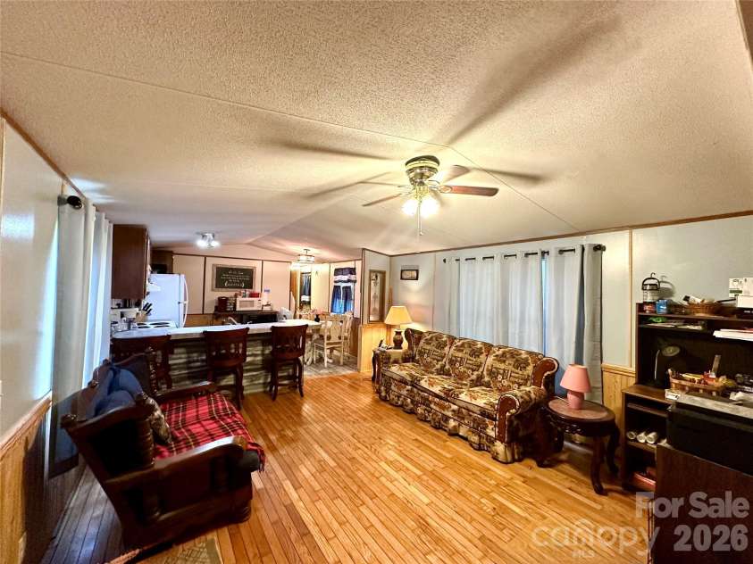 492 Chestnut Mountain Road, Spruce Pine, NC 28777.  MLS# CAR4281456, YatesRealty ID 2684. 