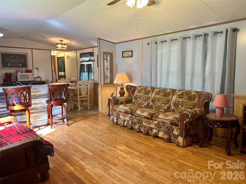 492 Chestnut Mountain Road, Spruce Pine, NC 28777.  MLS# CAR4281456, YatesRealty ID 2684. 