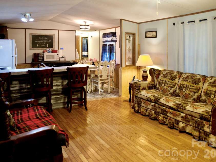 492 Chestnut Mountain Road, Spruce Pine, NC 28777.  MLS# CAR4281456, YatesRealty ID 2684. 