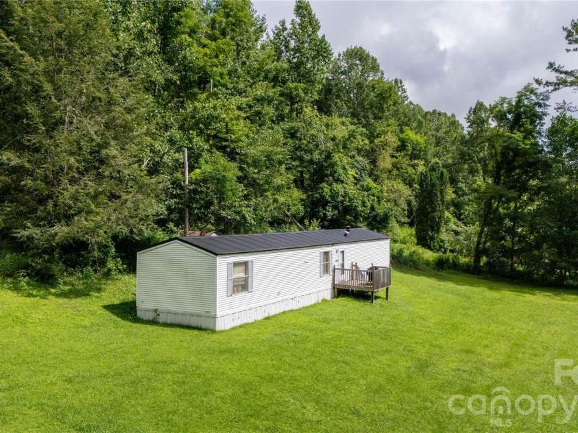 492 Chestnut Mountain Road, Spruce Pine, NC 28777.  MLS# CAR4281456, YatesRealty ID 2684. 
