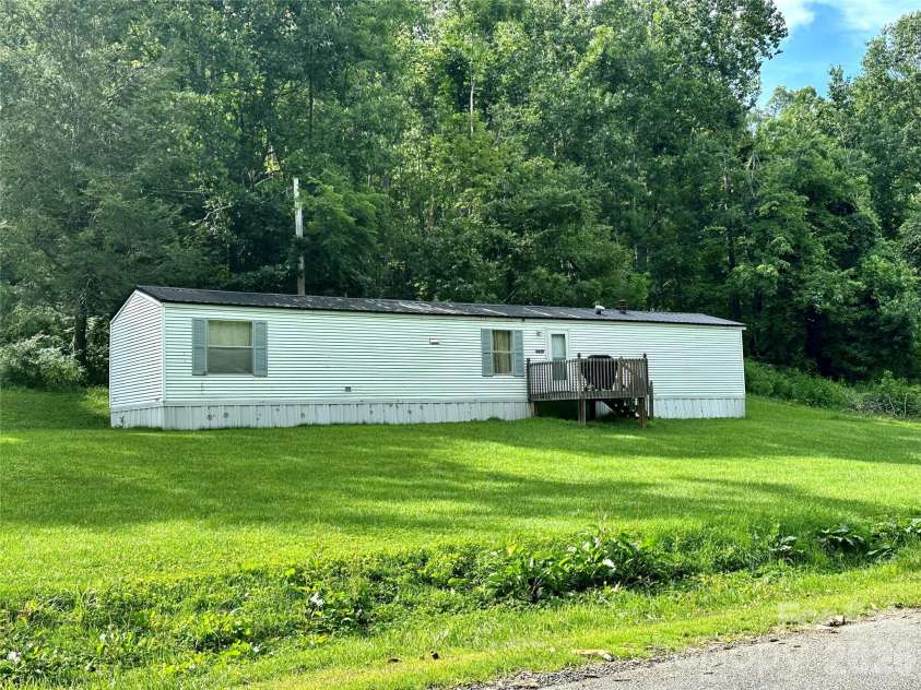 492 Chestnut Mountain Road, Spruce Pine, NC 28777.  MLS# CAR4281456, YatesRealty ID 2684. Level Front and Side Yards, Gentle Slope behind home