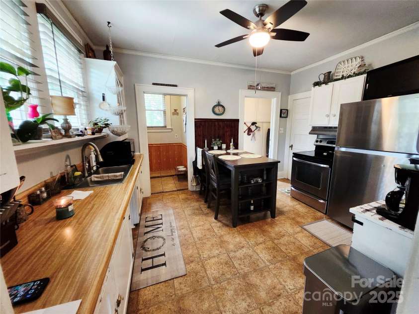 323 Johnson Street, Mount Holly, NC 28120.  MLS# CAR4278120, YatesRealty ID 26840. 