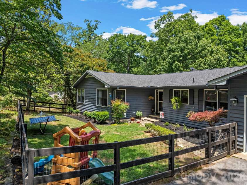 707 Dogwood Trail, Tryon, NC 28782.  MLS# CAR4383954, YatesRealty ID 26840. 