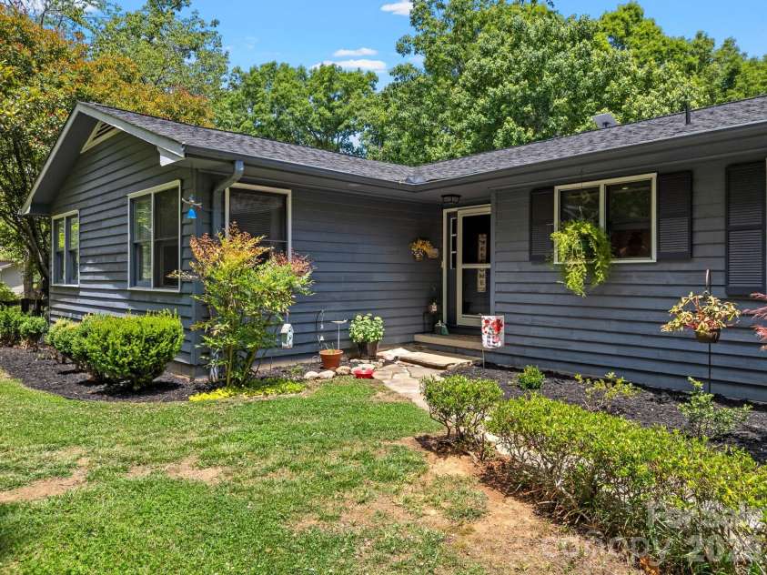 707 Dogwood Trail, Tryon, NC 28782.  MLS# CAR4383954, YatesRealty ID 26840. 