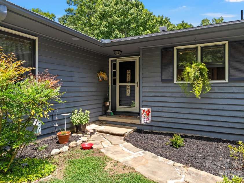 707 Dogwood Trail, Tryon, NC 28782.  MLS# CAR4383954, YatesRealty ID 26840. 