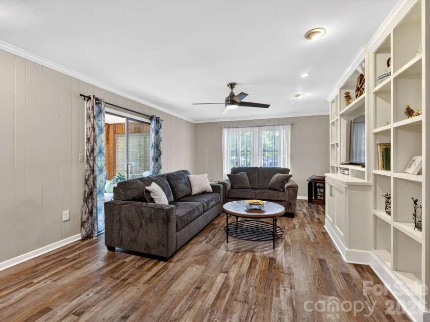 707 Dogwood Trail, Tryon, NC 28782.  MLS# CAR4383954, YatesRealty ID 26840. 