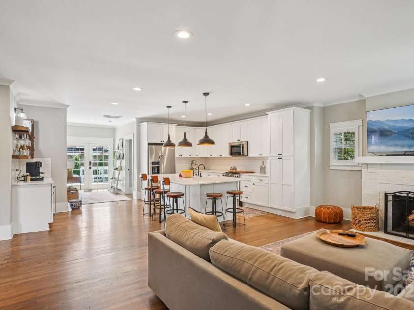 1535 Southwood Avenue, Charlotte, NC 28203.  MLS# CAR4281066, YatesRealty ID 26841. 