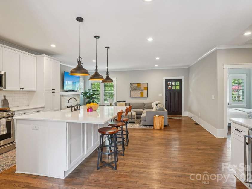 1535 Southwood Avenue, Charlotte, NC 28203.  MLS# CAR4281066, YatesRealty ID 26841. 