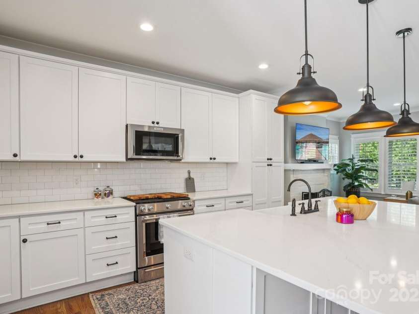 1535 Southwood Avenue, Charlotte, NC 28203.  MLS# CAR4281066, YatesRealty ID 26841. 