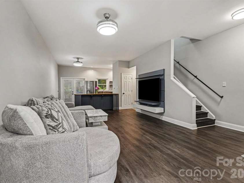 316 10th Street, Charlotte, NC 28202.  MLS# CAR4383704, YatesRealty ID 26841. 