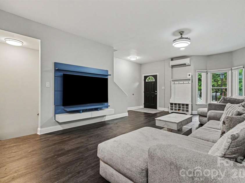 316 10th Street, Charlotte, NC 28202.  MLS# CAR4383704, YatesRealty ID 26841. 