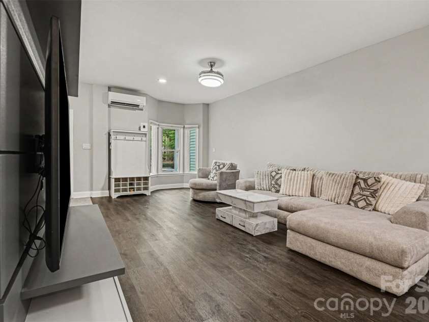 316 10th Street, Charlotte, NC 28202.  MLS# CAR4383704, YatesRealty ID 26841. 