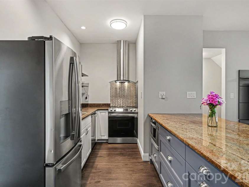 316 10th Street, Charlotte, NC 28202.  MLS# CAR4383704, YatesRealty ID 26841. 