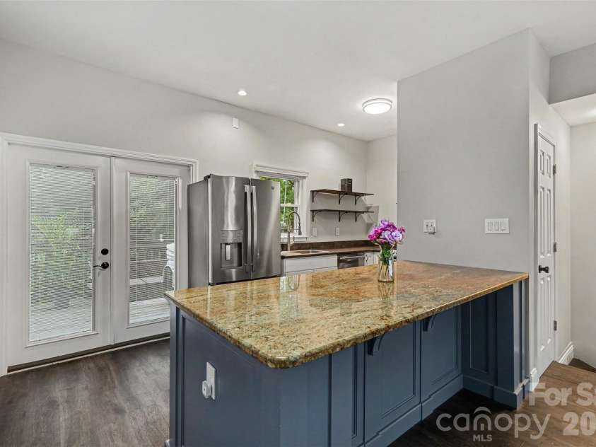 316 10th Street, Charlotte, NC 28202.  MLS# CAR4383704, YatesRealty ID 26841. 