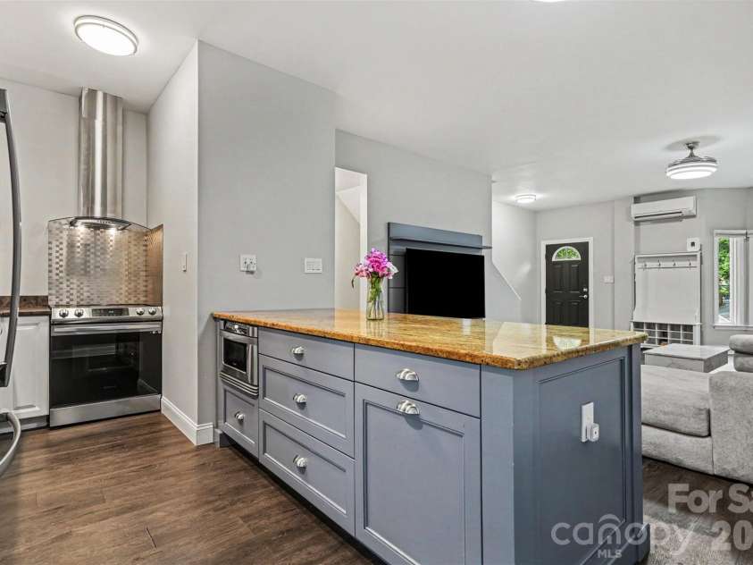 316 10th Street, Charlotte, NC 28202.  MLS# CAR4383704, YatesRealty ID 26841. 