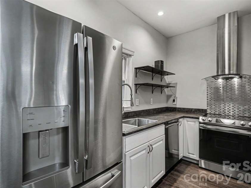 316 10th Street, Charlotte, NC 28202.  MLS# CAR4383704, YatesRealty ID 26841. 
