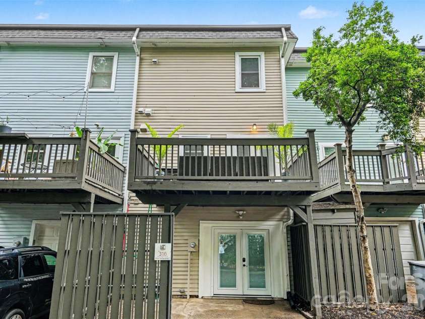 316 10th Street, Charlotte, NC 28202.  MLS# CAR4383704, YatesRealty ID 26841. 