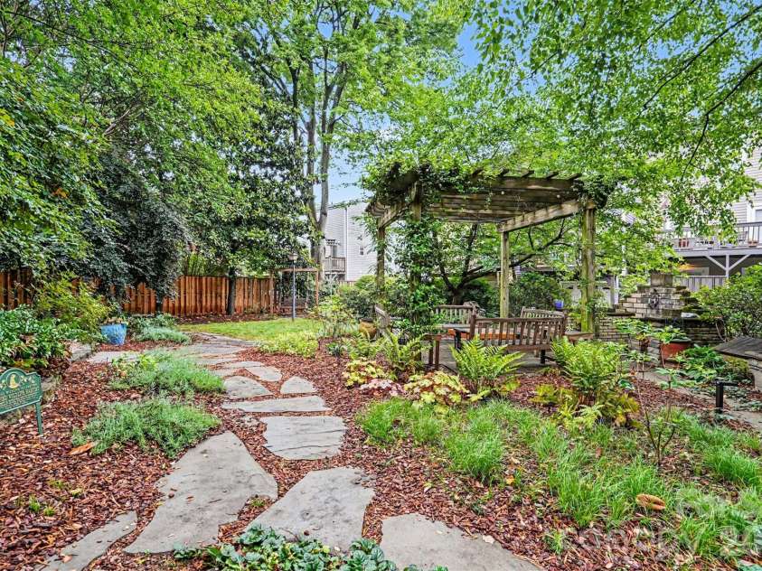 316 10th Street, Charlotte, NC 28202.  MLS# CAR4383704, YatesRealty ID 26841. 