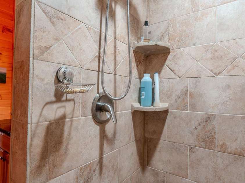 80 Dana Drive, Bakersville, NC 28777.  MLS# CAR4268659, YatesRealty ID 26842. 