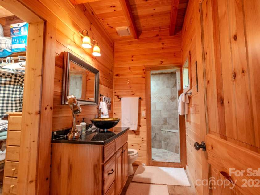 80 Dana Drive, Bakersville, NC 28777.  MLS# CAR4268659, YatesRealty ID 26842. 