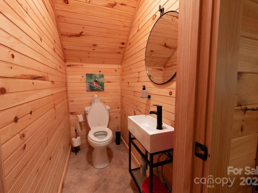 80 Dana Drive, Bakersville, NC 28777.  MLS# CAR4268659, YatesRealty ID 26842. 