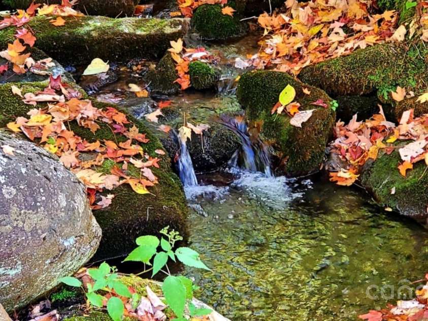 80 Dana Drive, Bakersville, NC 28777.  MLS# CAR4268659, YatesRealty ID 26842. 