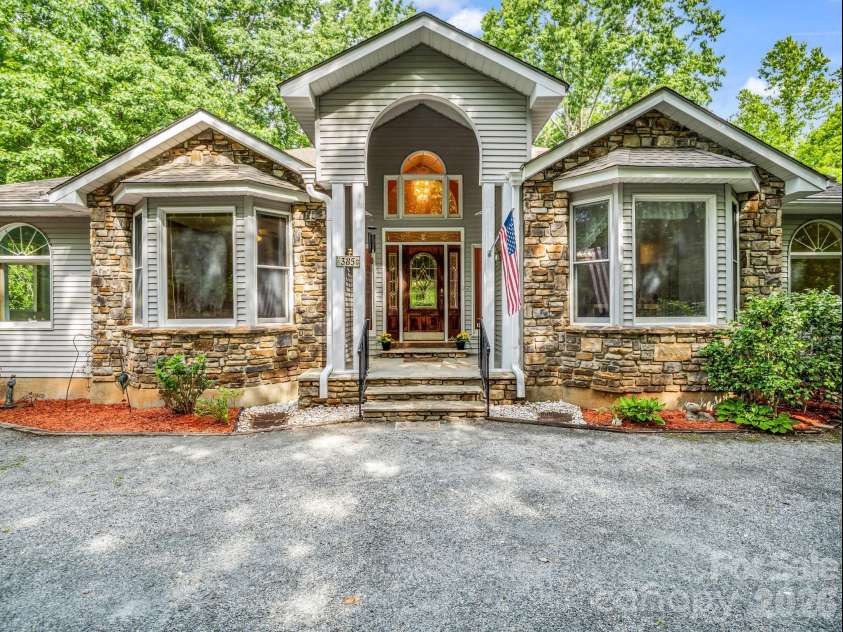 385 Park Street, Columbus, NC 28722.  MLS# CAR4387966, YatesRealty ID 26844. 