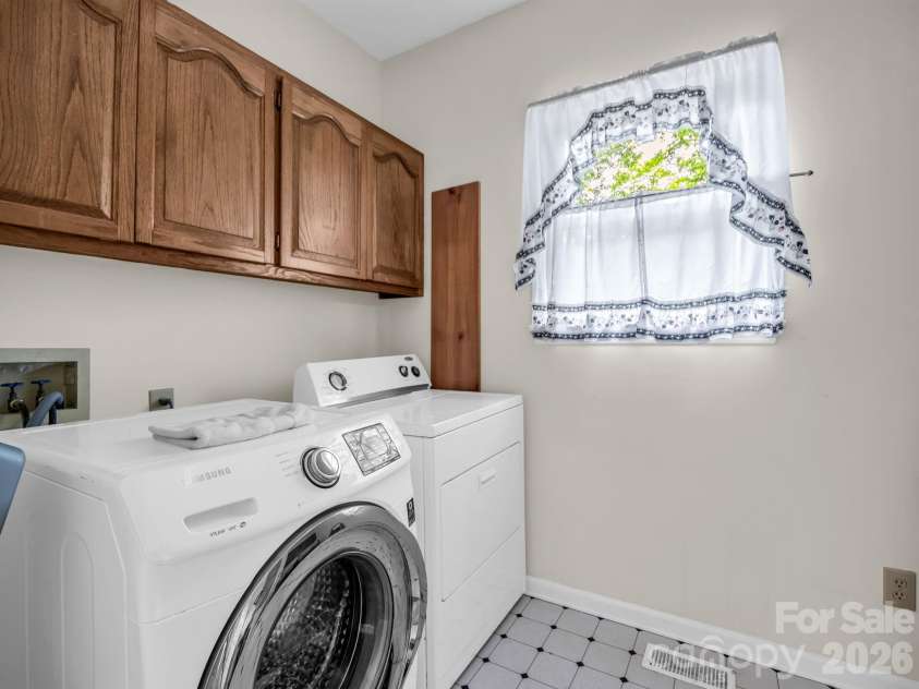 385 Park Street, Columbus, NC 28722.  MLS# CAR4387966, YatesRealty ID 26844. 