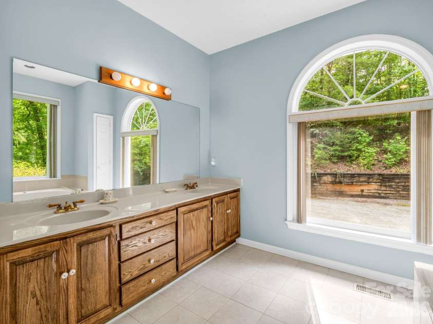 385 Park Street, Columbus, NC 28722.  MLS# CAR4387966, YatesRealty ID 26844. 