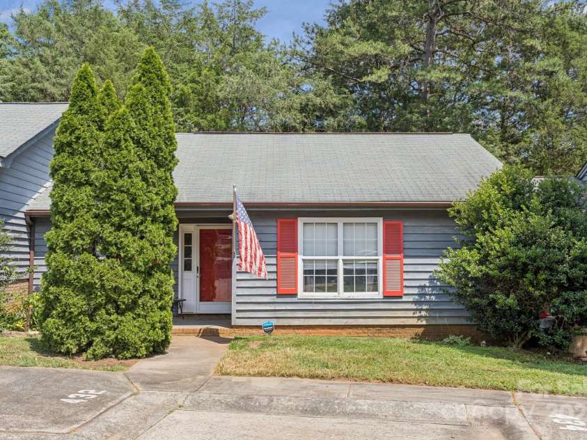 432 English Ivy Court, Fort Mill, SC 29715.  MLS# CAR4271673, YatesRealty ID 26844. 