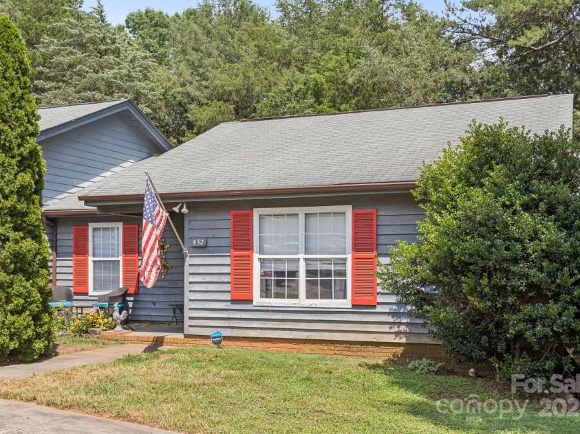 432 English Ivy Court, Fort Mill, SC 29715.  MLS# CAR4271673, YatesRealty ID 26844. 