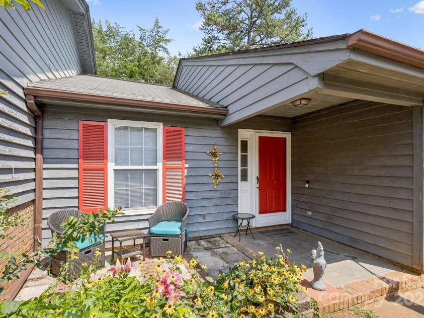 432 English Ivy Court, Fort Mill, SC 29715.  MLS# CAR4271673, YatesRealty ID 26844. 