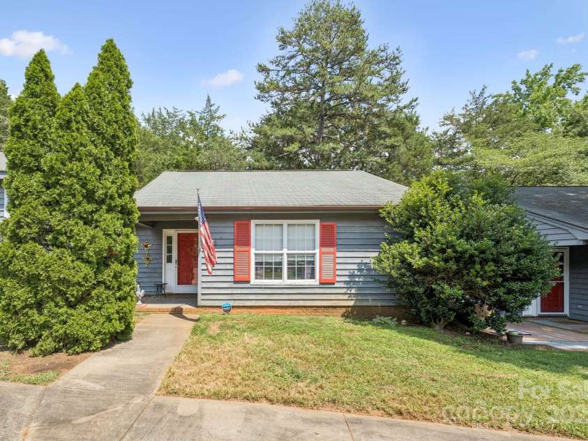 432 English Ivy Court, Fort Mill, SC 29715.  MLS# CAR4271673, YatesRealty ID 26844. 