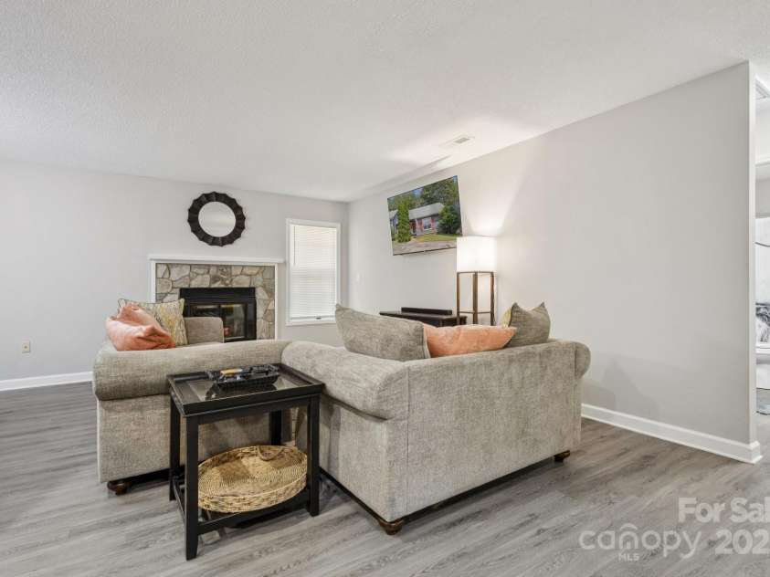 432 English Ivy Court, Fort Mill, SC 29715.  MLS# CAR4271673, YatesRealty ID 26844. 