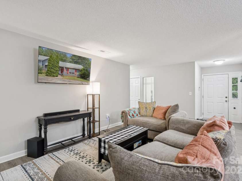 432 English Ivy Court, Fort Mill, SC 29715.  MLS# CAR4271673, YatesRealty ID 26844. 
