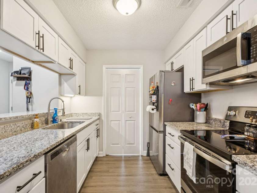 432 English Ivy Court, Fort Mill, SC 29715.  MLS# CAR4271673, YatesRealty ID 26844. 