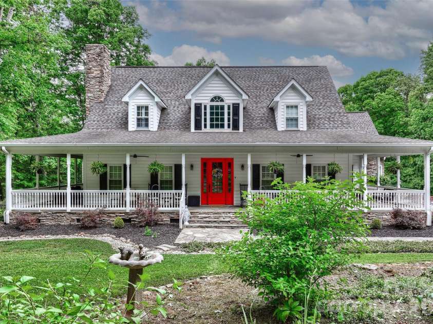 9470 Hutchinson Lane, Charlotte, NC 28216.  MLS# CAR4378198, YatesRealty ID 26845. 