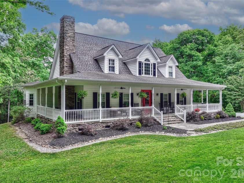 9470 Hutchinson Lane, Charlotte, NC 28216.  MLS# CAR4378198, YatesRealty ID 26845. 