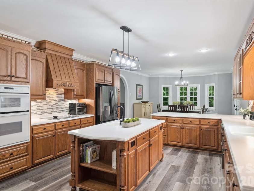 9470 Hutchinson Lane, Charlotte, NC 28216.  MLS# CAR4378198, YatesRealty ID 26845. 