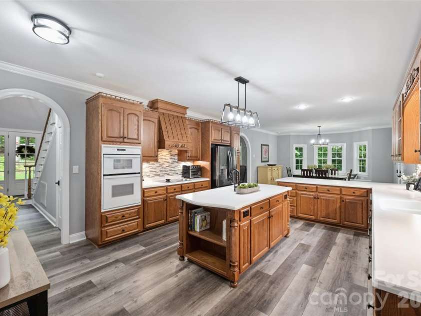 9470 Hutchinson Lane, Charlotte, NC 28216.  MLS# CAR4378198, YatesRealty ID 26845. 