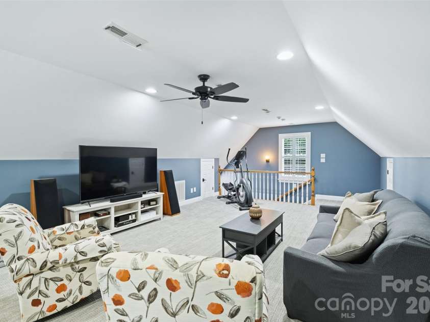 9470 Hutchinson Lane, Charlotte, NC 28216.  MLS# CAR4378198, YatesRealty ID 26845. 
