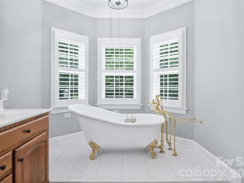 9470 Hutchinson Lane, Charlotte, NC 28216.  MLS# CAR4378198, YatesRealty ID 26845. 