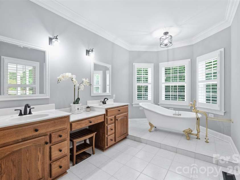 9470 Hutchinson Lane, Charlotte, NC 28216.  MLS# CAR4378198, YatesRealty ID 26845. 