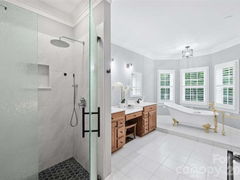 9470 Hutchinson Lane, Charlotte, NC 28216.  MLS# CAR4378198, YatesRealty ID 26845. 