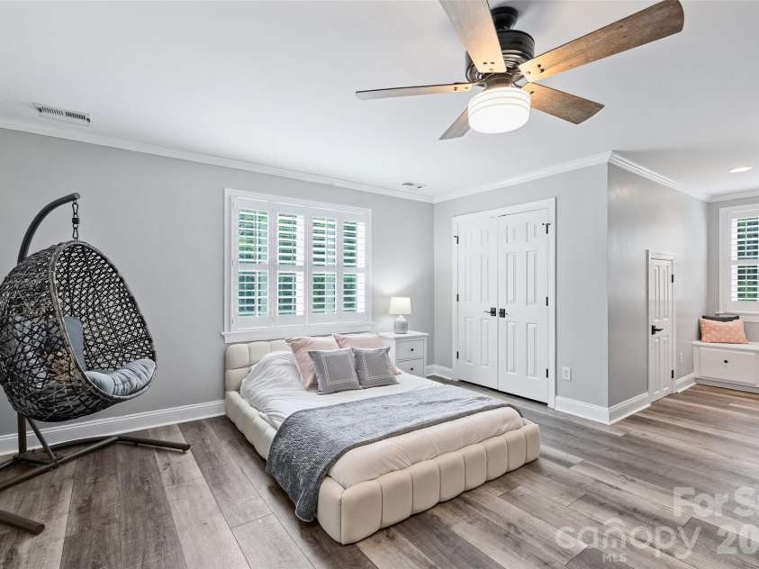 9470 Hutchinson Lane, Charlotte, NC 28216.  MLS# CAR4378198, YatesRealty ID 26845. 
