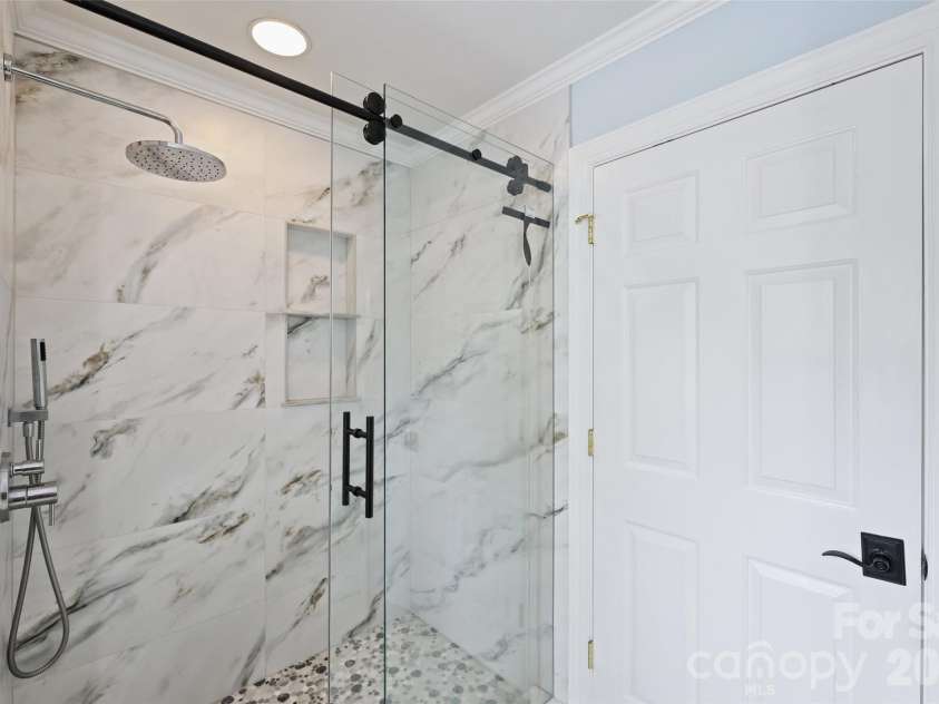9470 Hutchinson Lane, Charlotte, NC 28216.  MLS# CAR4378198, YatesRealty ID 26845. 