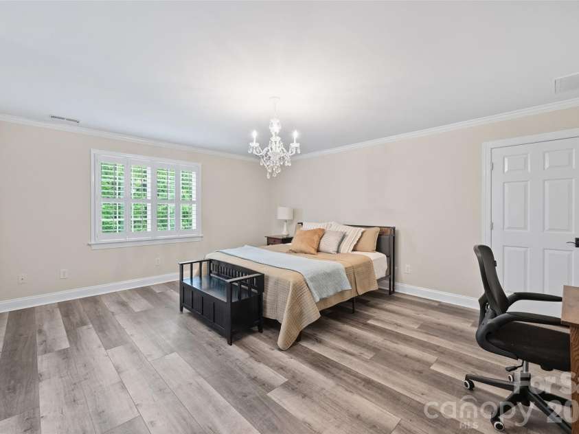 9470 Hutchinson Lane, Charlotte, NC 28216.  MLS# CAR4378198, YatesRealty ID 26845. 