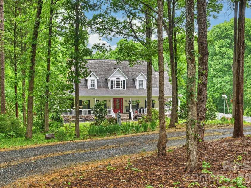 9470 Hutchinson Lane, Charlotte, NC 28216.  MLS# CAR4378198, YatesRealty ID 26845. 