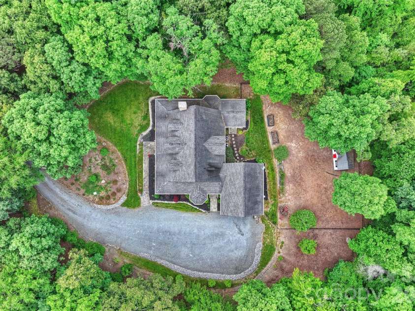 9470 Hutchinson Lane, Charlotte, NC 28216.  MLS# CAR4378198, YatesRealty ID 26845. 