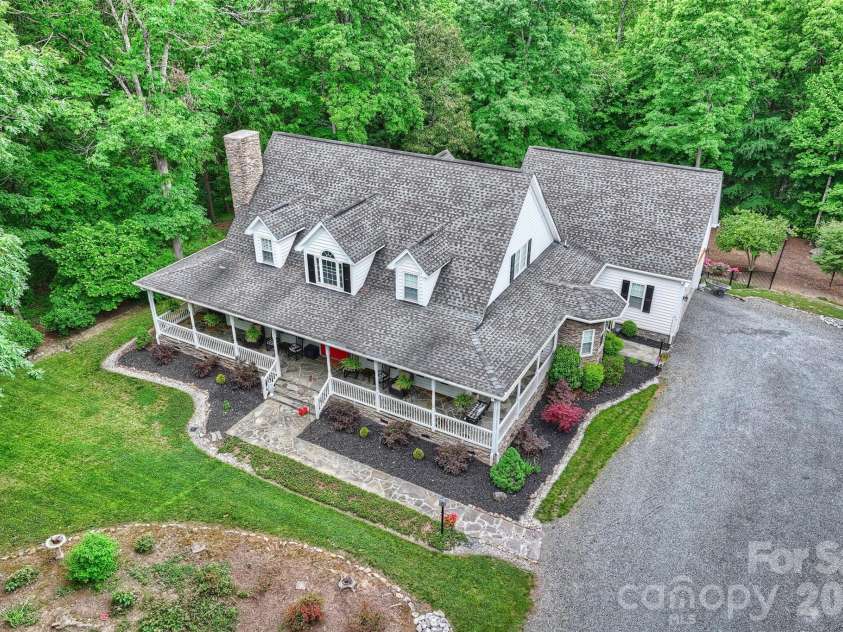 9470 Hutchinson Lane, Charlotte, NC 28216.  MLS# CAR4378198, YatesRealty ID 26845. 